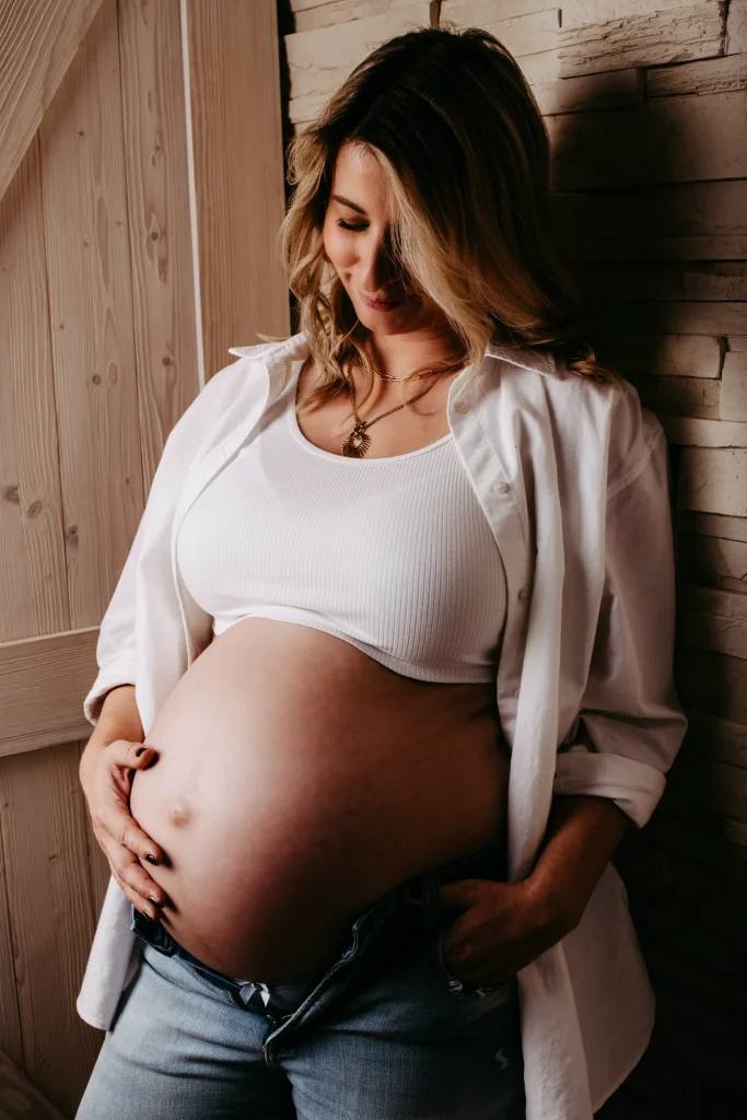 Schwangerschaftsfotos im Fotostudio