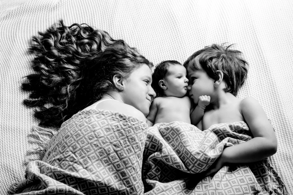 Babyfotos mit Geschwisterkindern