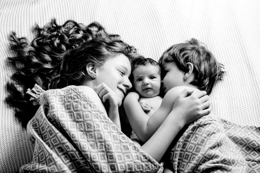 Babyfotos mit Geschwisterkindern