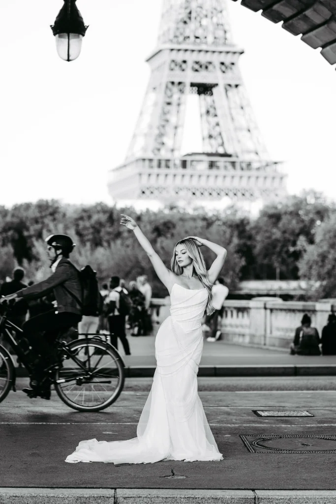 Brautfoto vor dem Pariser Eiffelturm