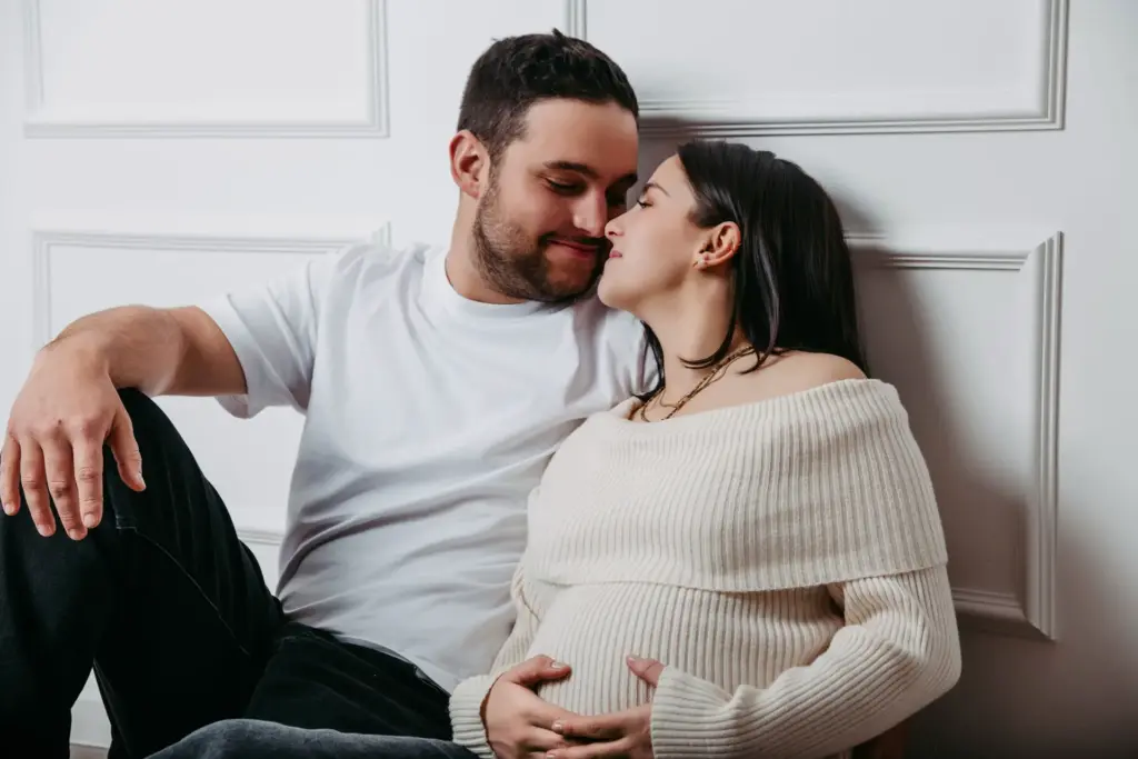 Babybauchbilder im Studio emotional und zeitlos