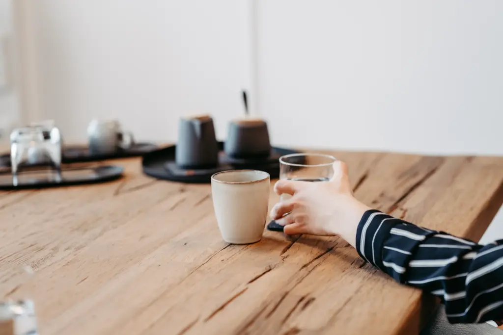 Mitarbeiter bei der Aufnahme eines Imagevideos im Büro